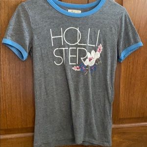 Hollister graffic tee